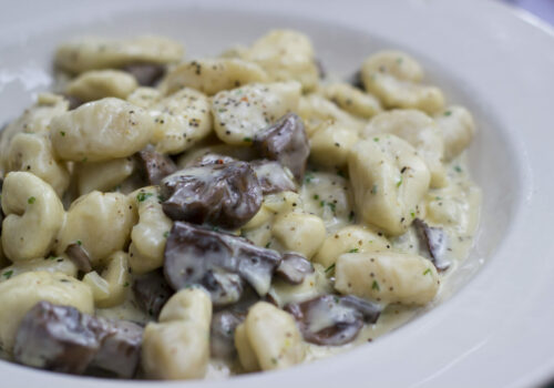 ניוקי ברוטב פרווה פטריות