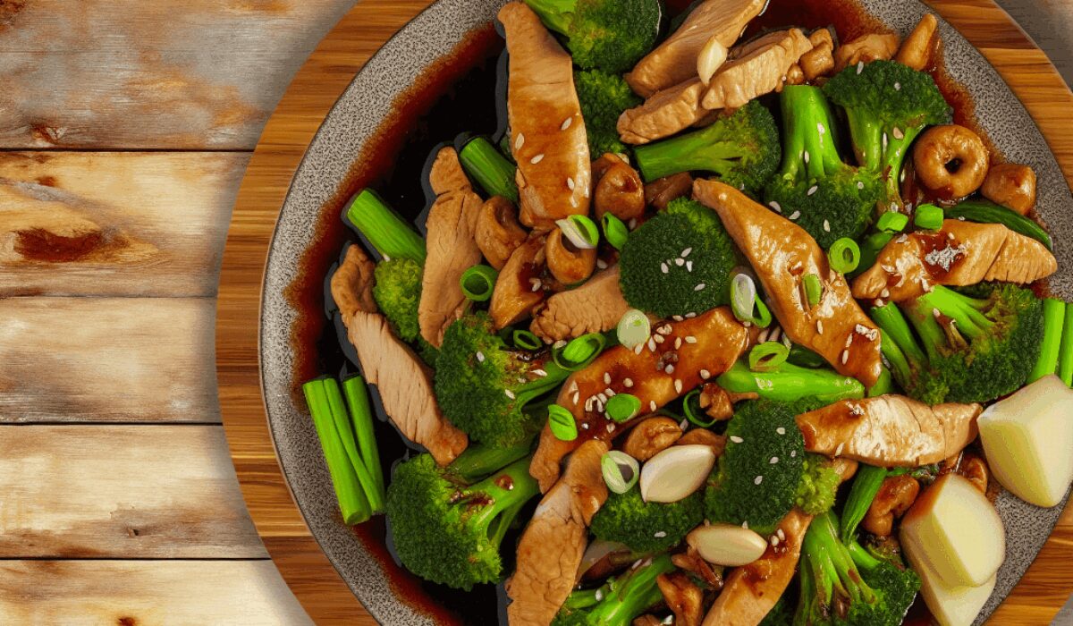 חזה עוף מוקפץ עם ברוקולי שמתמכר בקלות